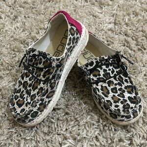 Leopard Girls Hey Dude